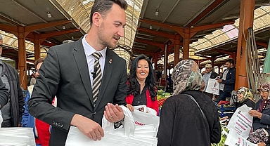 ZAFER PARTİSİ MİLLETVEKİLİ ADAYLARI BAYRAMİÇ PAZARINI GEZDİ