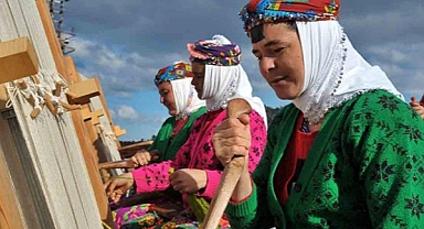 700 YILLIK DESENLER AYVACIK HALISI İLE GÖRÜCÜYE ÇIKIYOR