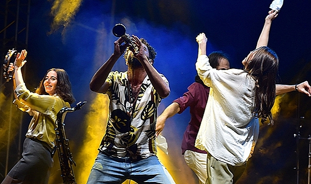 ÇANAKKALE BELEDİYESİ LİSELERARASI POPÜLER MÜZİK YARIŞMASI 17. KEZ GERÇEKLEŞTİ