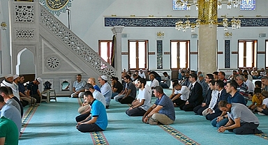 İLAHİYAT CAMİSİNDE MEVLİD-İ ŞERİF OKUTULDU