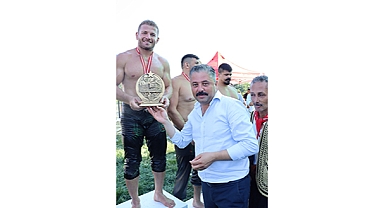 BAYRAMİÇ'TE BAŞPEHLİVAN İSMAİL BALABAN OLDU