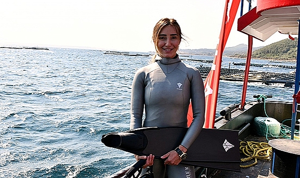 MİLLİ SPORCU ŞAHİKA ERCÜMEN, BU KEZ ISTAKOZLAR İÇİN NEFESİNİ TUTTU