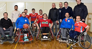 CHP' li Erkek Engelli Sporcuların Maçını İzledi