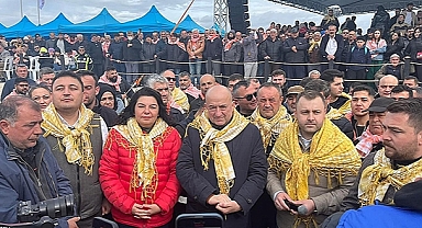 Ezineliler Hafta Sonunu Folklarik Deve Güreşi Heyecanıyla Geçirdi