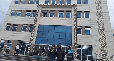 Jandarma hapis cezası bulunup aranan 2 Firariyi yakaladı