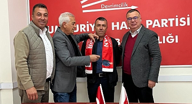  AK Partili, Meclis Üyesi CHP'ye katıldı