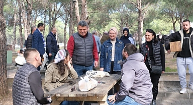 Aksu, Gençlerle Mangal Etkinliğinde Buluştu