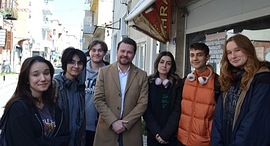 BURAK KUNT’TAN ÖĞRENCİLERE ÜCRETSİZ YEMEK PROJESİ