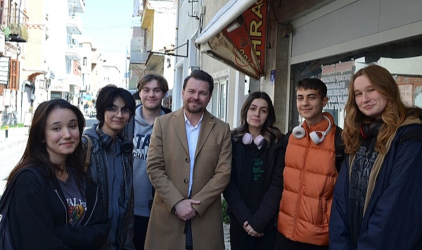 BURAK KUNT’TAN ÖĞRENCİLERE  ÜCRETSİZ YEMEK PROJESİ