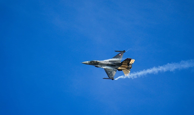 Solo Türk Prova Uçuşuyla Şehitler Abidesini Selamladı