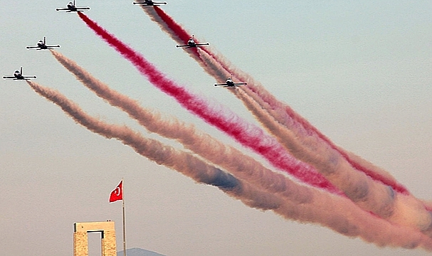 TÜRK YILDIZLARI GÖSTERİSİ İLERİ BİR TARİHE ERTELENDİ