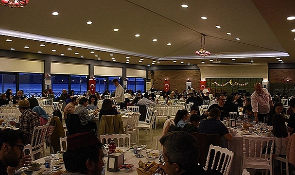 VALİ AKTAŞ İFTAR PROGRAMINDA YETİM ÇOCUKLARLA BİR ARAYA GELDİ