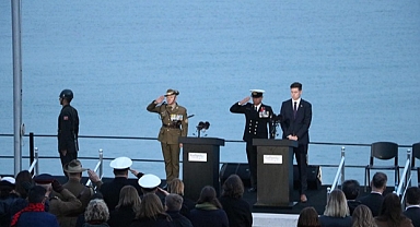 Anzaklar Şafak Ayini ile Atalarını Andı!