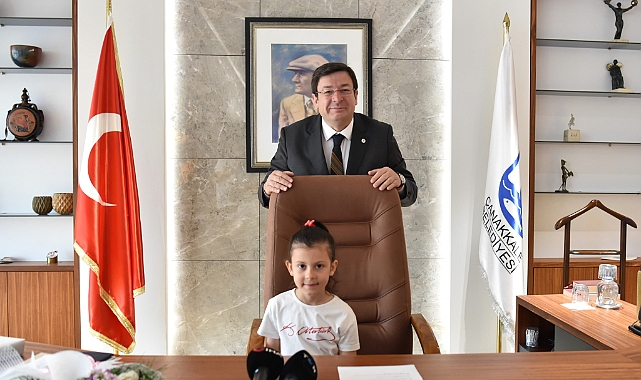 Başkan Erkek, Makam Koltuğunu Çocuklara Devretti