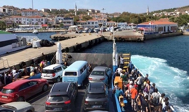 Bozcaada’ya Bazı Araçların Girişi Yasaklandı
