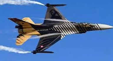 ÇANAKKALE SEMALARINDA SOLOTÜRK YİNE NEFES KESTİ