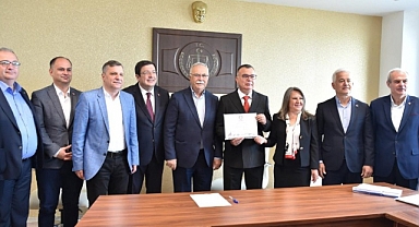 Kepez'in Evladı Arslan 2. Dönem Başkanlık Mazbatasını Aldı