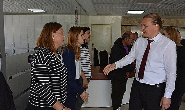 LAPSEKİ'DE YENİ BAŞKAN PERSONEL İLE TANIŞTI