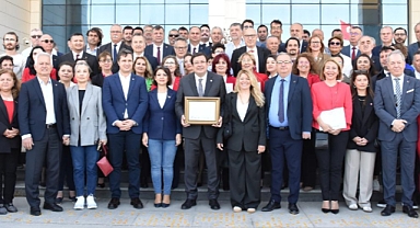 Yeni Başkan Muharrem Erkek Mazbatasını Alarak Görevine Başladı