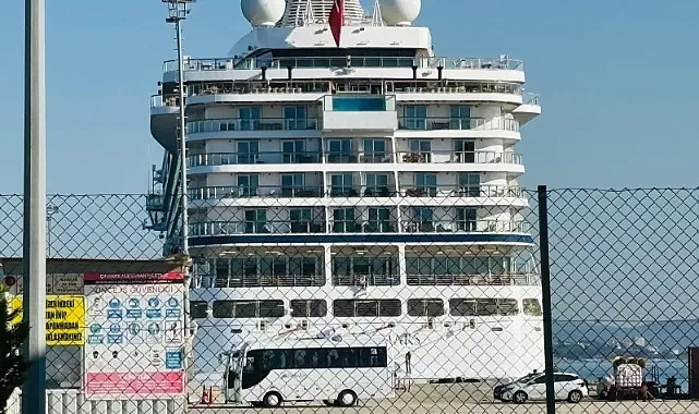 Yolcu  Gemisi"Viking Mars" Çanakkalede Limana Yanaştı