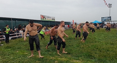 19 Mayıs'ta Çanakkale Kepez'de Ünlü Baş Pehlivanlar Karşı Karşıya Geldi 
