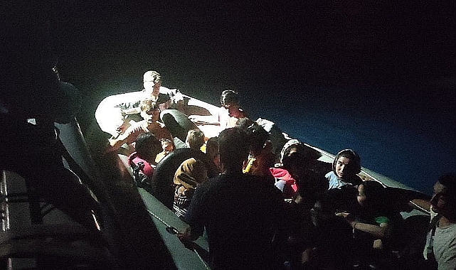 Ayvacık Açıklarında Lastik Bot İçinde 27 Göçmen