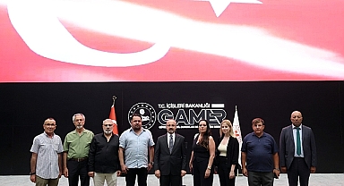 Çanakkaleli Gazeteciler Bülent Turan'ı ziyaret etti