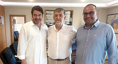 Ünlü şarkıcı Hakan Taşıyan İl Genel Meclisi Başkanı Ertuğrul'u ziyaret etti