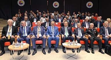 BAŞKAN DENİZ, TOBB’DA İÇİŞLERİ BAKANI YERLİKAYA İLE BULUŞTU.