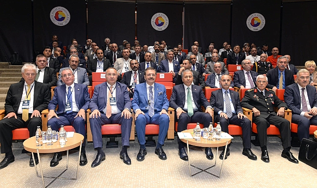 BAŞKAN DENİZ, TOBB’DA İÇİŞLERİ BAKANI YERLİKAYA İLE BULUŞTU.