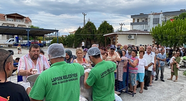 Lapseki Belediyesinden Aşure İkramı
