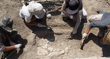 Ayvacık Gülpınar Köyünde 1700 Yıllık Kiremit Mezar Bulundu