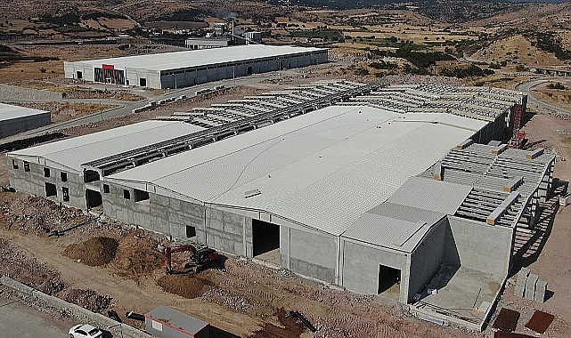 Ezine Gıda İhtisas Organize Sanayi Bölgesi’nde fabrika kurulum çalışmaları sürüyor.