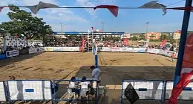 Lapseki'de plaj voleybolu kadınlar final maçları