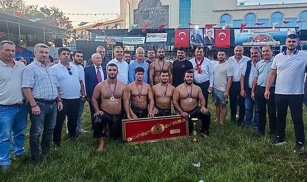 Tarihi Geleneksel Çardak Güreşlerinde Başpehlivan Aktürk Oldu