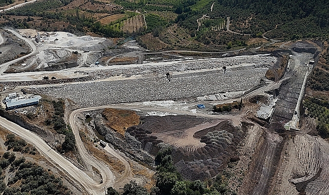 Bayramiç Karaköy Barajı'nın tamamlanmasıyla  9 bin 380 dekar tarım arazisi sulanacak.
