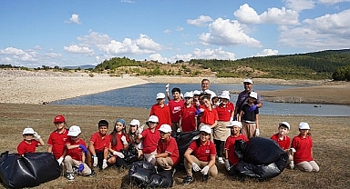 Karakoca Göleti'nde çevre temizliği gerçekleştirildi.