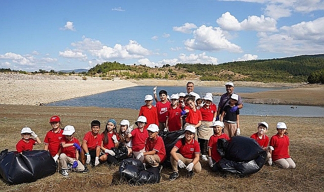 Karakoca Göleti'nde çevre temizliği gerçekleştirildi.