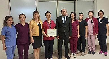 Yoğun Bakım Ünitesi Sağlık Personeli Teşekkür Belgesiyle Ödüllendirildiler.