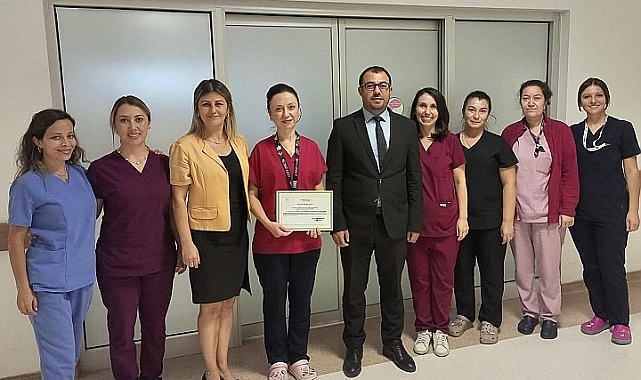 Yoğun Bakım Ünitesi Sağlık Personeli Teşekkür Belgesiyle Ödüllendirildiler.
