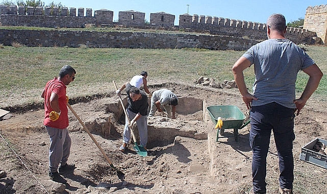 Bozcaada Kalesi’nde kazı çalışmaları başladı.