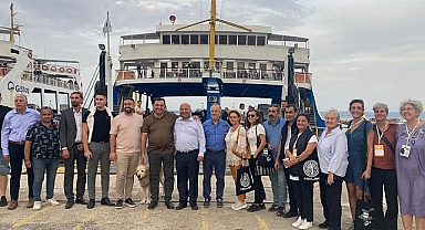 Bozcaada ve Gökçeada Arasında Düzenli Feribot Seferleri İstiyor