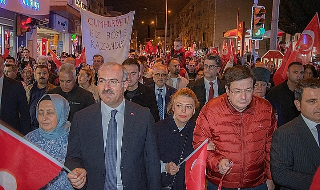 Çanakkale'de Meşaleler Cumhuriyet İçin Yandı