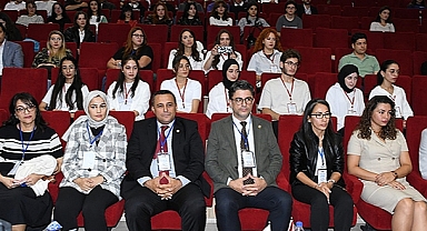 ÇOMÜ' DE ULUSLARARASI YENİ DÜNYADA İLETİŞİM KONGRESİ GERÇEKLEŞTİRİLDİ