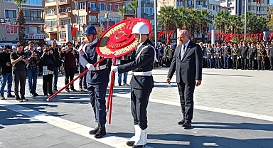 Cumhuriyet Meydanında Resmi Töreni Düzenlendi