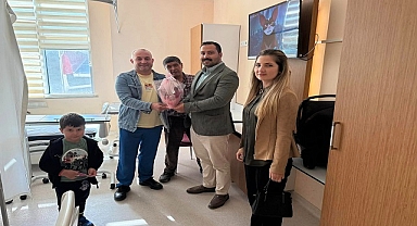 Kent Konseyi Çanakkale'de 29 Ekim'de Doğan Bebekleri Ziyaret Etti