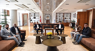 Çanakkale Vanlılar Kültür Dayanışma Dernek Yönetimi Başkan Erkek'i Makamında Ziyaret Etti.