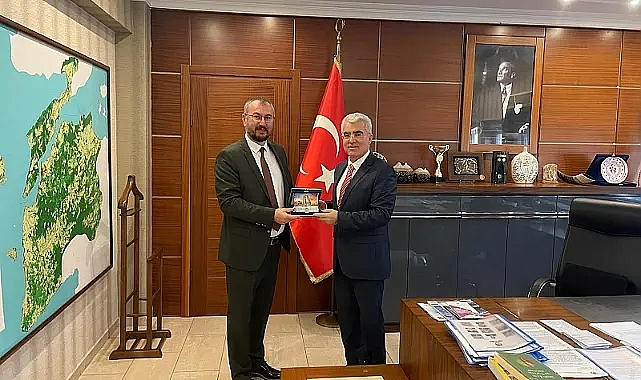 Ezine Gıda İhtisas OSB Müdürü Altınok İl Müdürü Borca'yı ziyaret etti