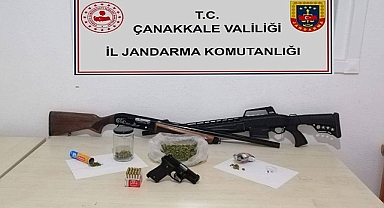 Küçükkuyu'da durdurulan araçta, esrar ve silah ele geçirildi!