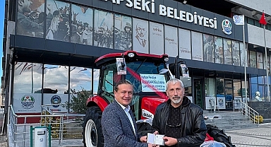 Lapseki Belediyesi'ne Traktör Hibesi